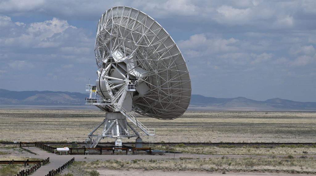 How does a radio telescope work? A visit to the Very Large Array